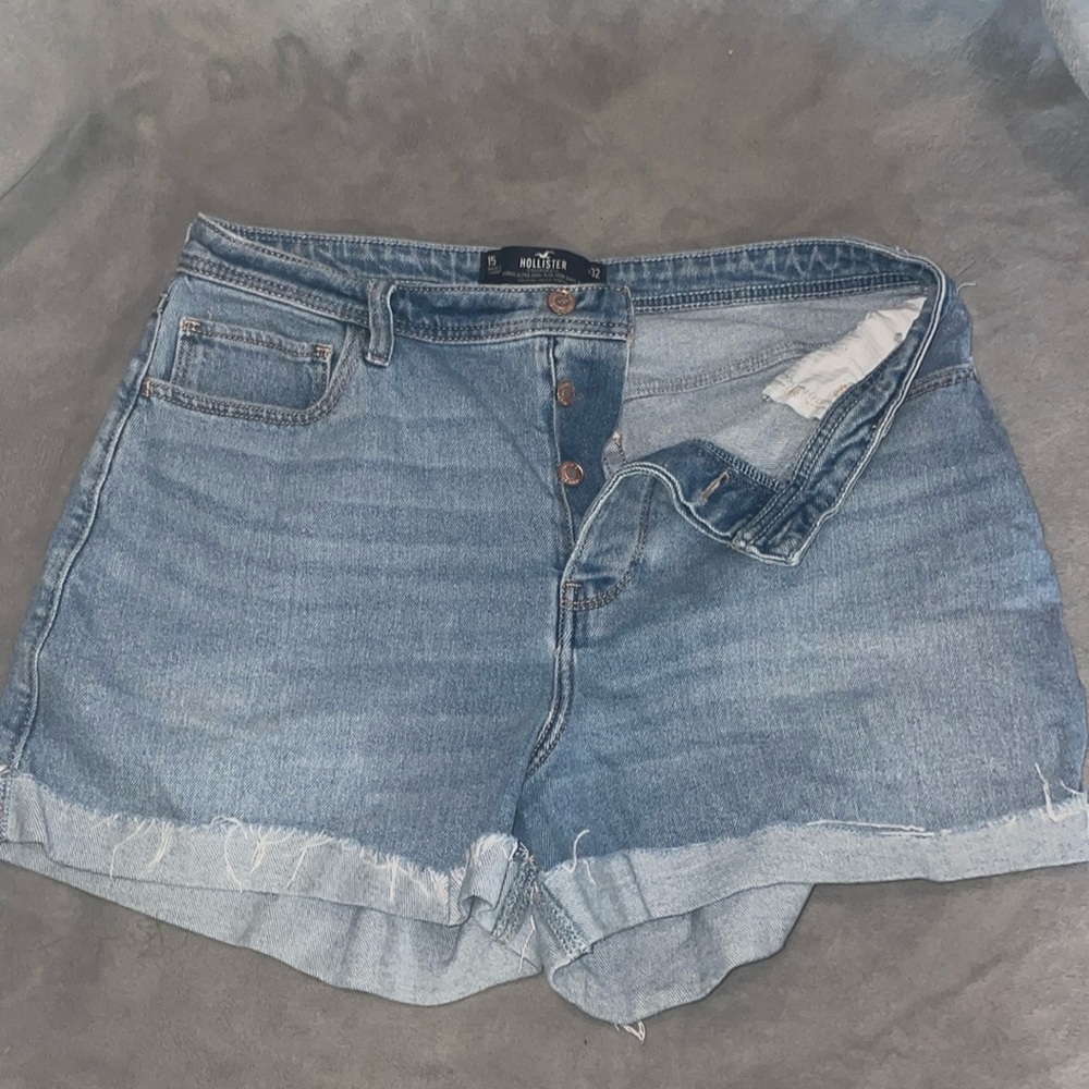 Hollister curvy ultra high-rise mom shorts 3”